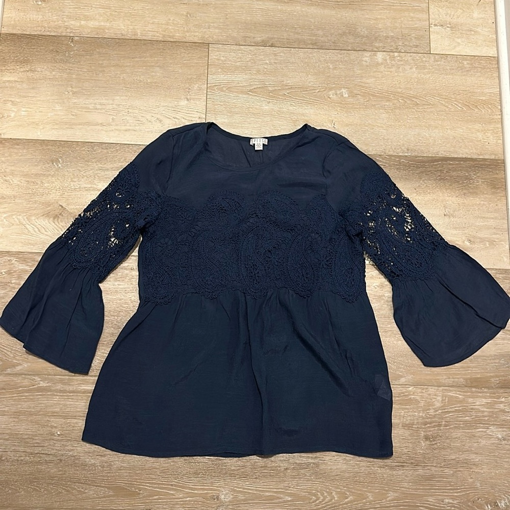 Spense Navy Top with Lace Accent across front & on Bell Sleeves Sz S/P